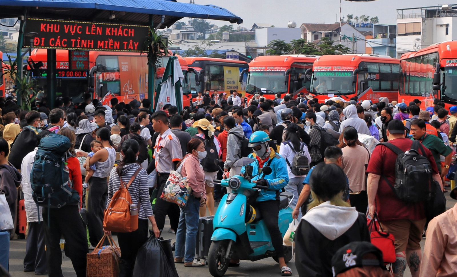 Bến xe Miền Tây dịp Giỗ tổ Hùng Vương, 30.4 - 1.5 đông khách nhất ngày nào?