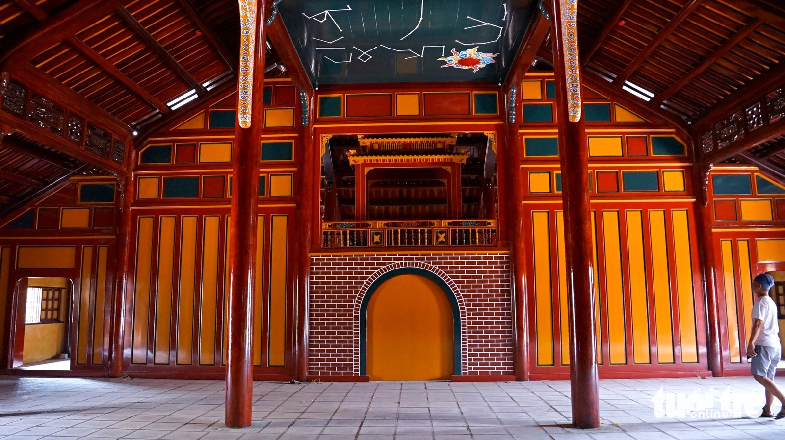 Nhà hát cung đình Minh Khiêm đường bên trong quần thể lăng vua Tự Đức đang được 