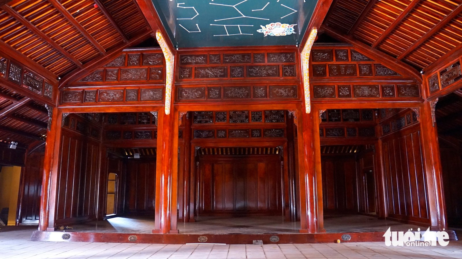 Bên trong Minh Khiêm đường, nơi đặt ngai vàng của vua Tự Đức trong mỗi lần vua n