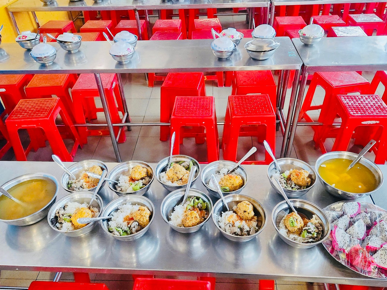 Các suất ăn cho trường học ở TP.HCM - Ảnh minh họa