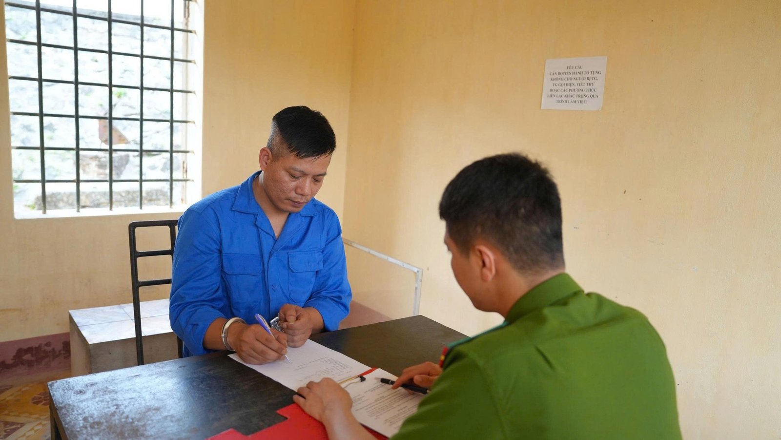 Bùi Toàn Thắng tại cơ quan công an - Ảnh: CACC