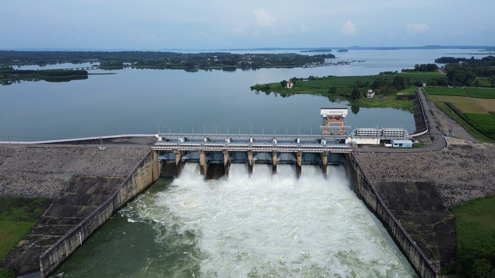 Hồ thủy điện Trị An xả lũ vào mùa mưa năm 2025