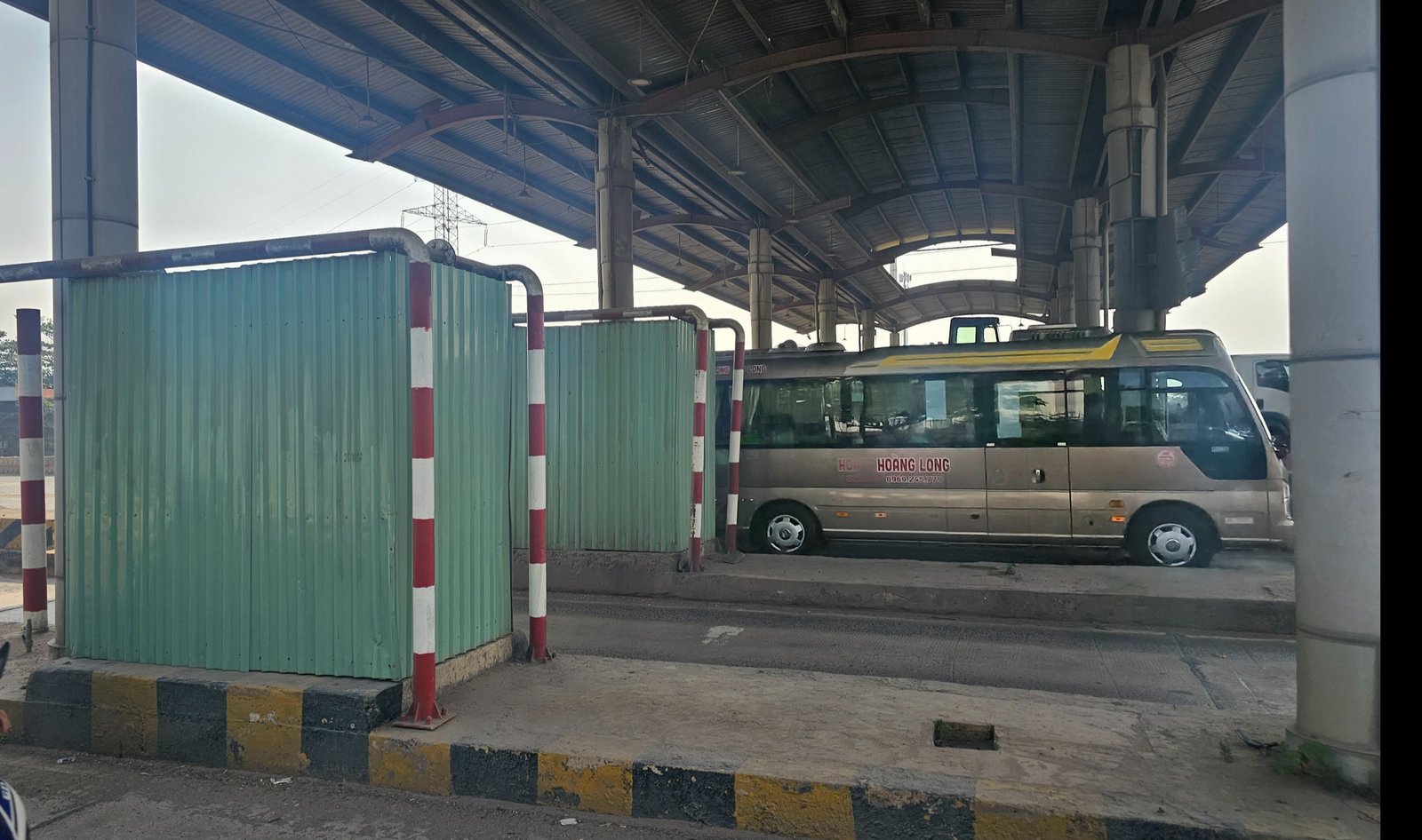 Các trạm thu phí trên quốc lộ 51 đã ngưng thu phí, bỏ hoang từ năm 2023