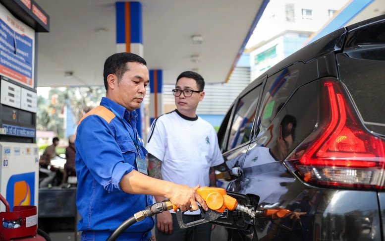 Điều chỉnh giá xăng dầu - Ảnh: Q.Đ.