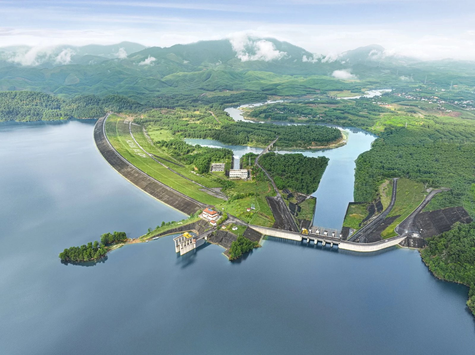 TP Huế đang nghiên cứu nâng cao trình tích nước hồ để phòng và cắt lũ - Ảnh: Bit