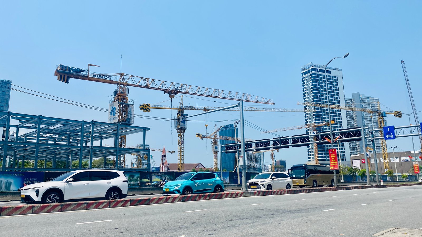 Nhu cầu về vật liệu xây dựng ở Đà Nẵng tăng cao khi hàng loạt công trình xây dựn