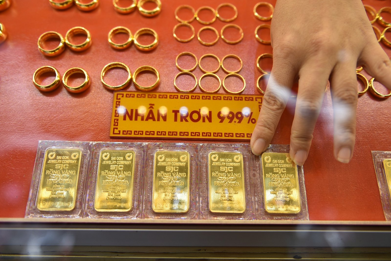 Giá vàng miếng SJC giảm 4,7 triệu đồng/lượng chỉ sau một ngày - Ảnh: N.P.