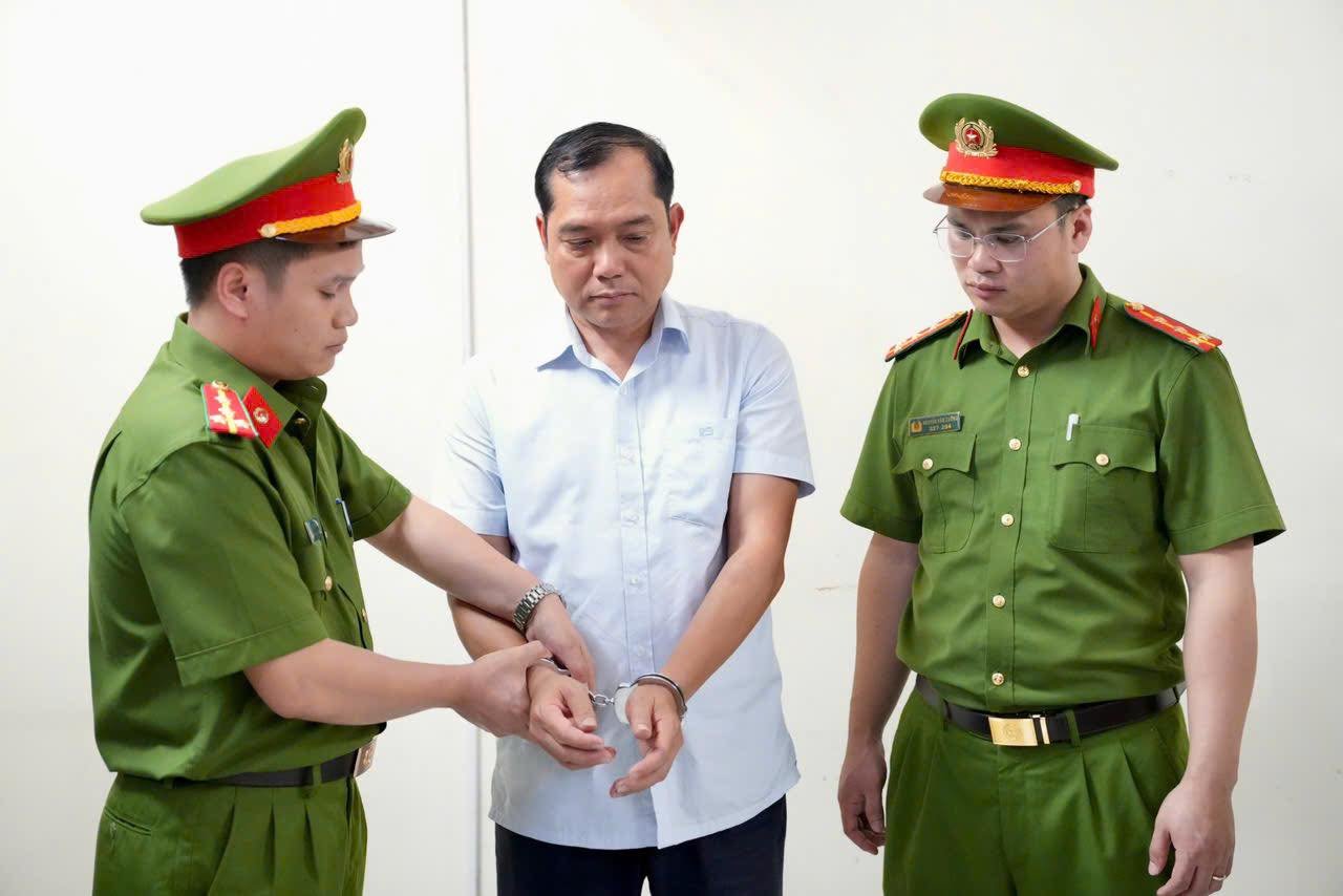 Công an thi hành lệnh bắt đối với ông Hoàng Trọng Lợi