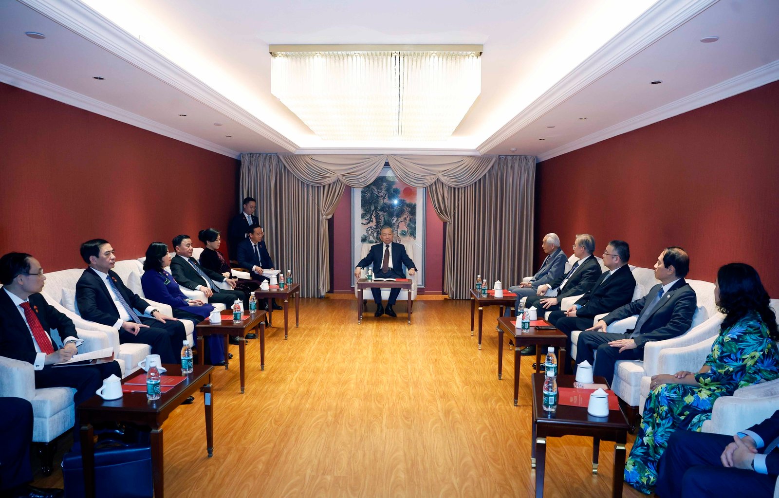 Tổng Bí thư, Chủ tịch nước Tô Lâm và phu nhân gặp mặt thân nhân các tướng lĩnh, 