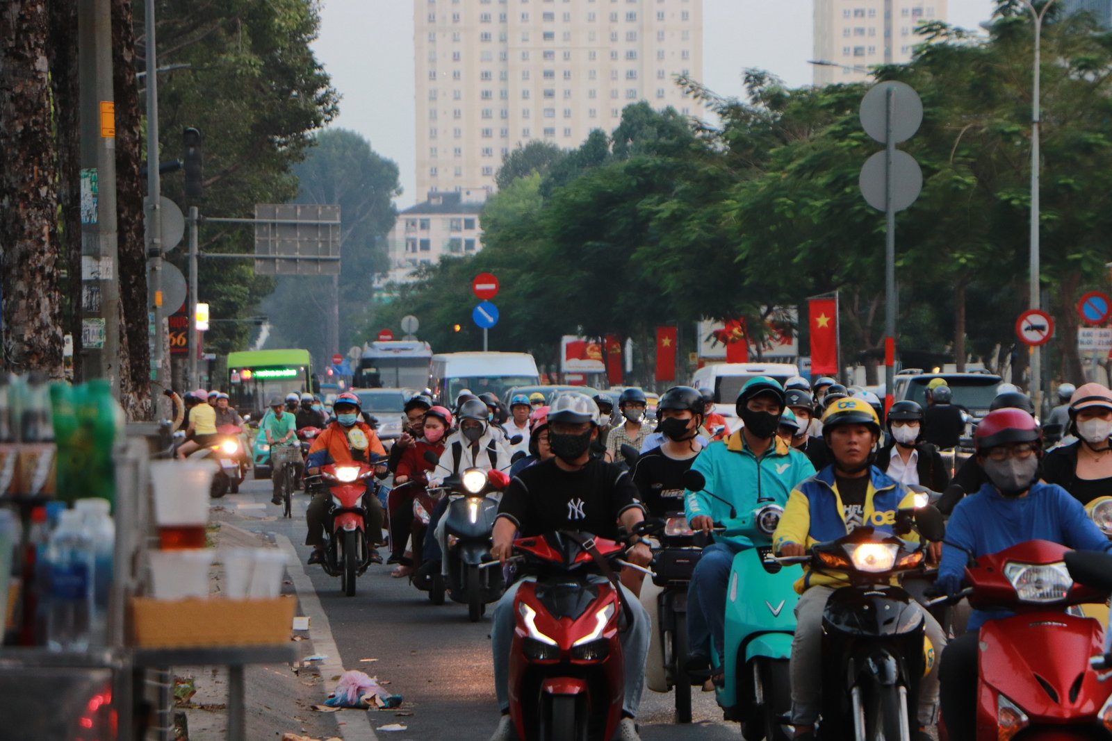 TP.HCM hiện đang gánh chịu áp lực khổng lồ từ gần 13 triệu phương tiện, trong đó