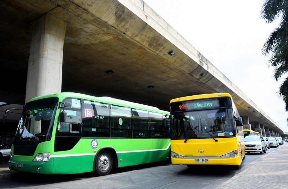 호치민 시내버스 탑승 장면