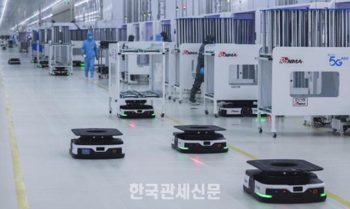 중국 제조업은 AI·배터리·스마트팩토리 중심의 첨단 산업 구조로 빠르게 재편되고 있다. | 한국관세신문