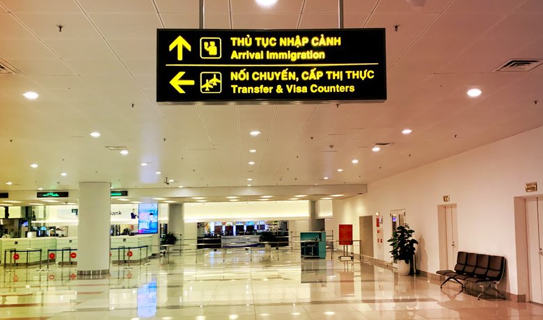 베트남 공항 입국 안내 표지판