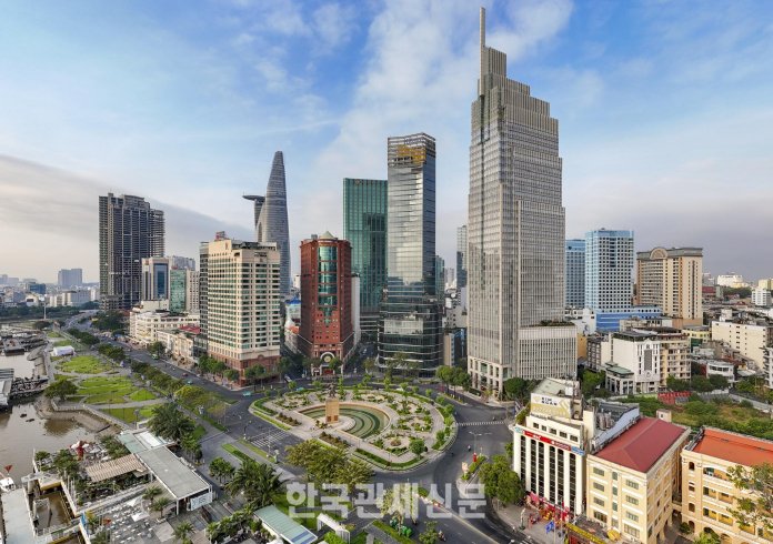 호치민과 하노이 주요 지역의 임대료가 상승하면서 외국인 임차인을 겨냥한 임대차 계약 리스크도 커지고 있다. 사진은 호치민 도심 아파트 밀집 지역. / 한국관세신문 , 사진=Znews.vn