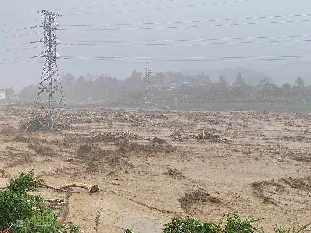 디엔비엔에서 낙뢰로 자매 사망