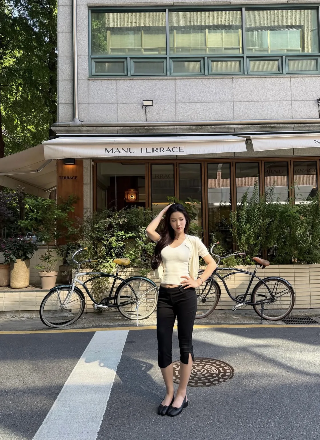‘유연한’ 패션 구성과 함께하는 라운드토 슈즈