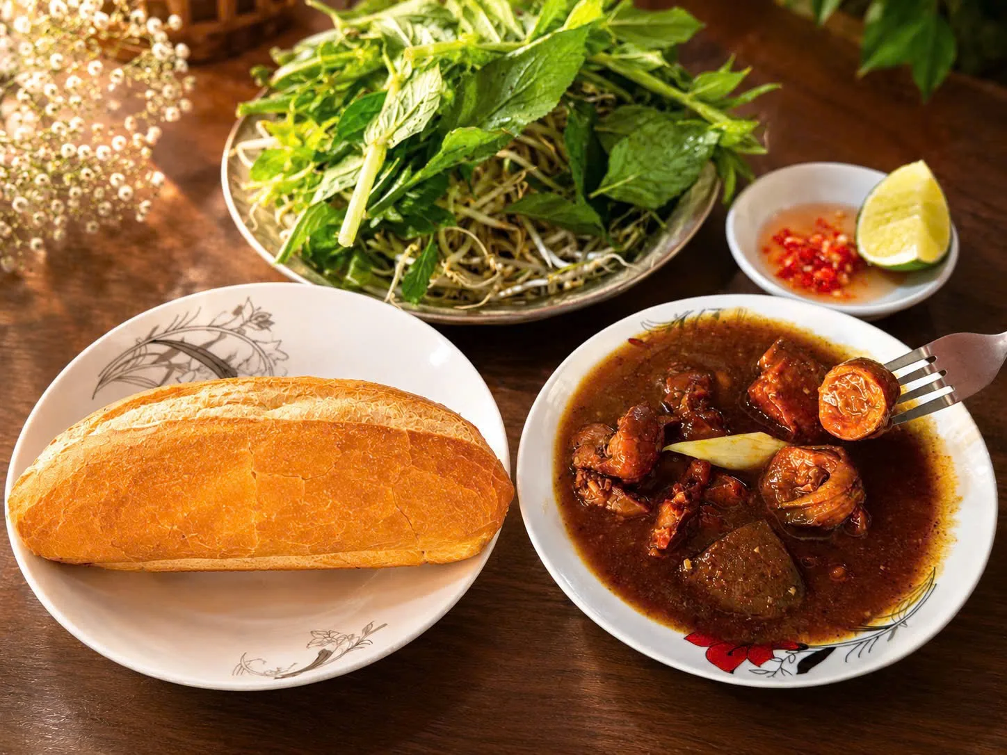 ‘내일 쏙짱 내려가면 카레 닭고기 한 접시 남겨놔, 뼈 발라낸 닭발로’