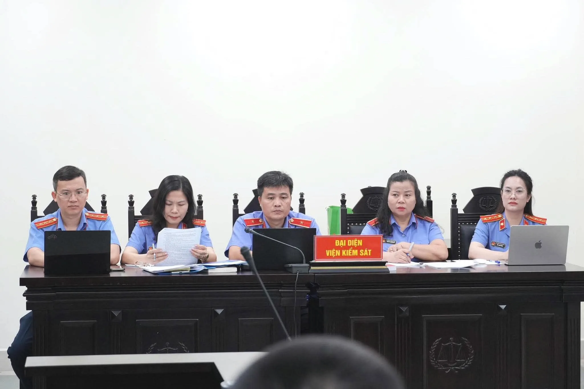 100톤 규모 가짜 건강기능식품 유통 조직 ‘두목’, 전직 공안·세관 공무원 매수 수법은?