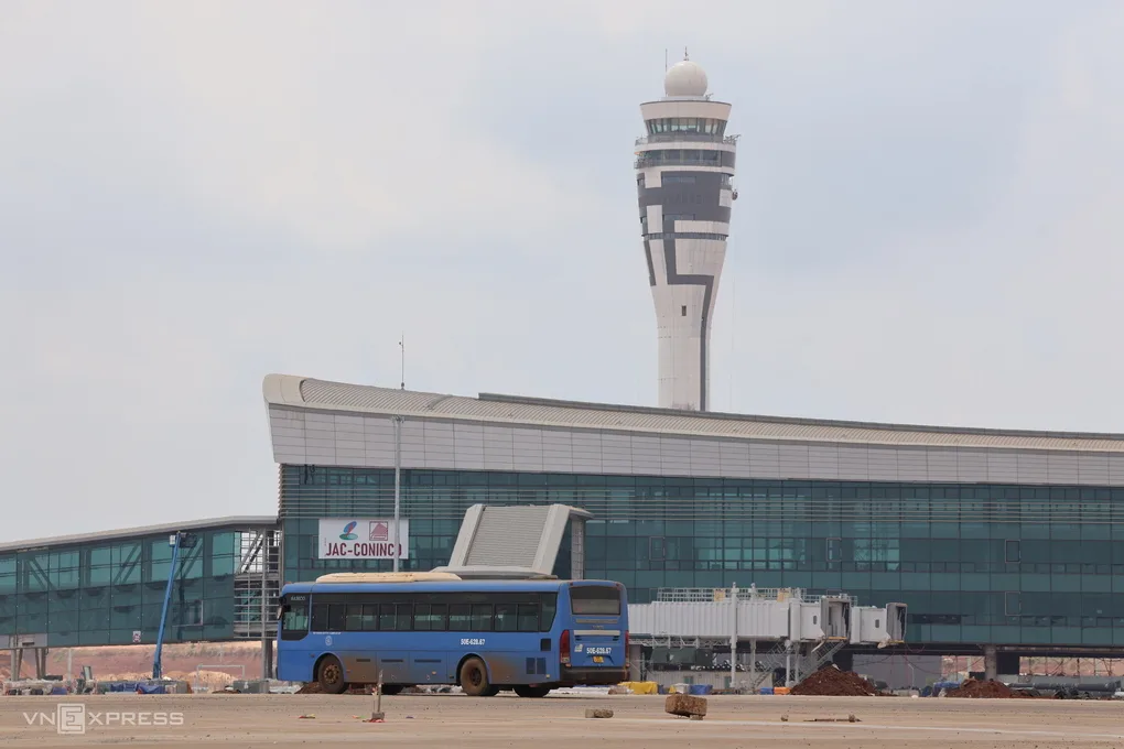 롱탄 공항 3단계 운영 로드맵 확정