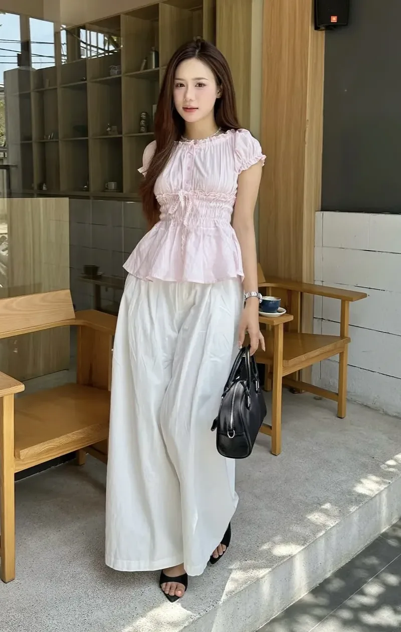 넓은 팔라초 팬츠로 완성하는 압도적인 분위기