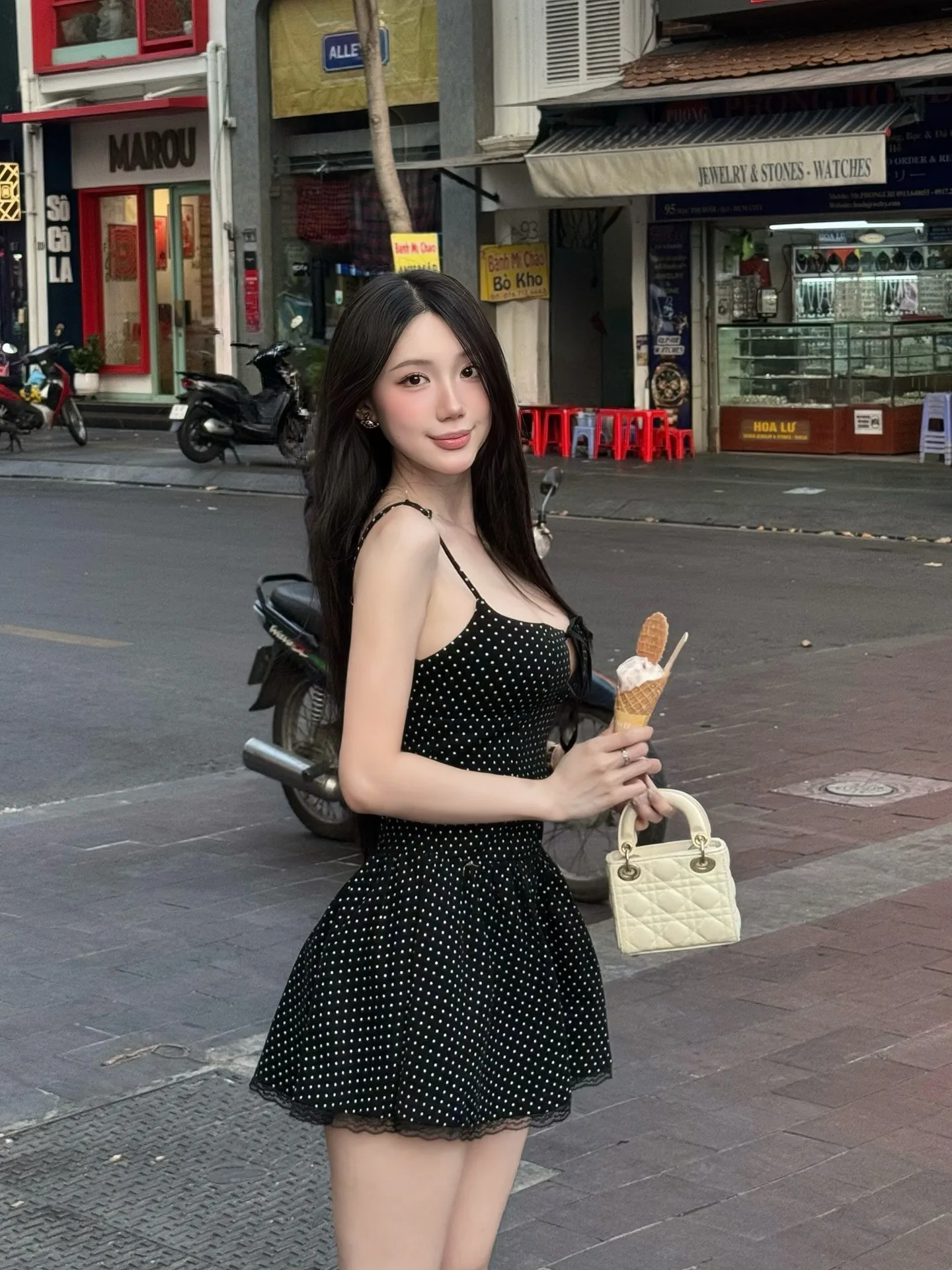 귀엽고 실용적인 미니백의 매력