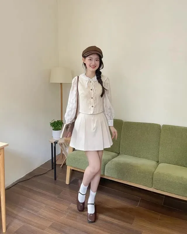 시원한 베이지 의상 세트로 가볍게 맞이하는 가을