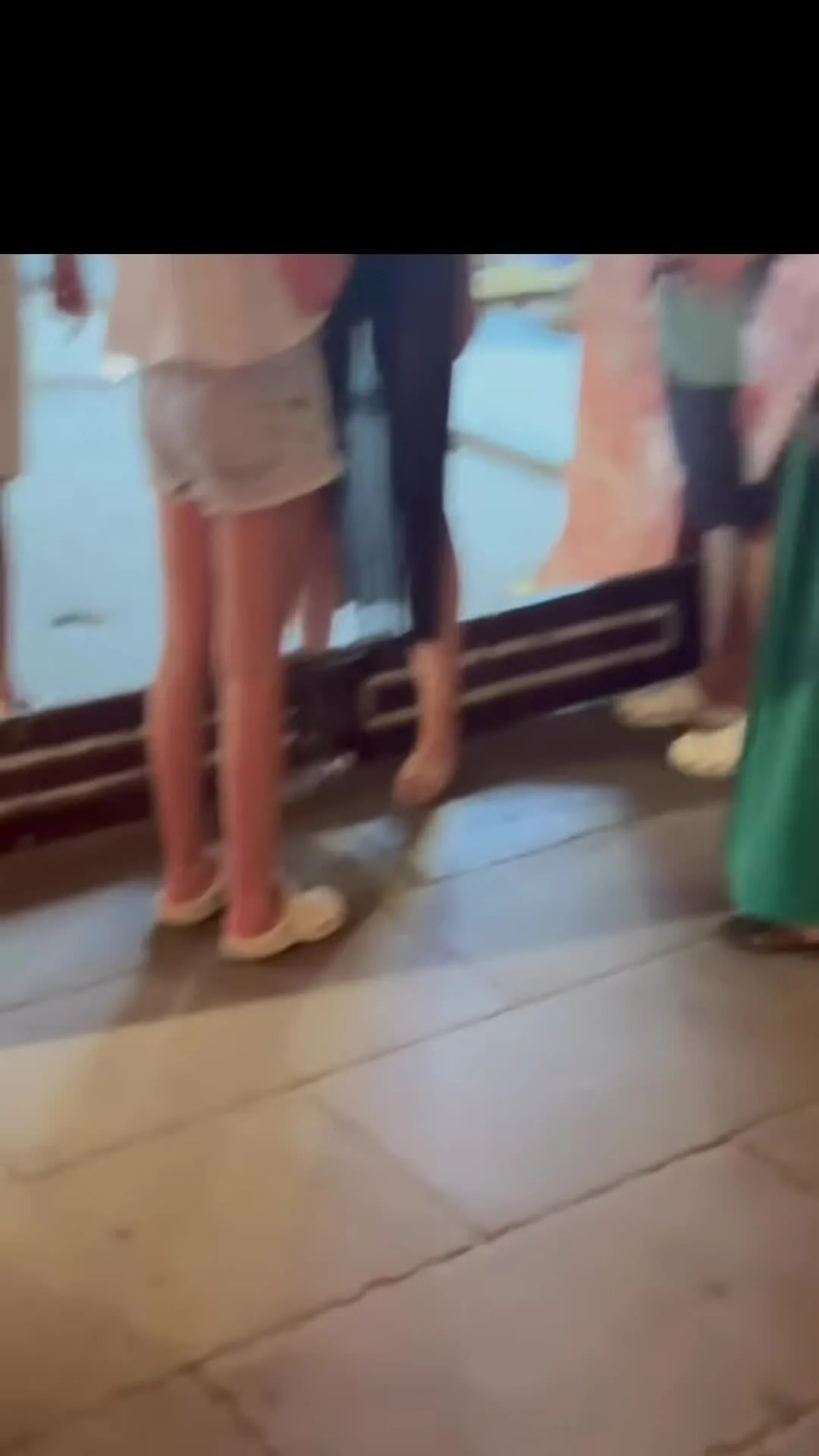 호이안 가이드, 노출 심한 옷차림 서양 관광객에 퇴장 요청