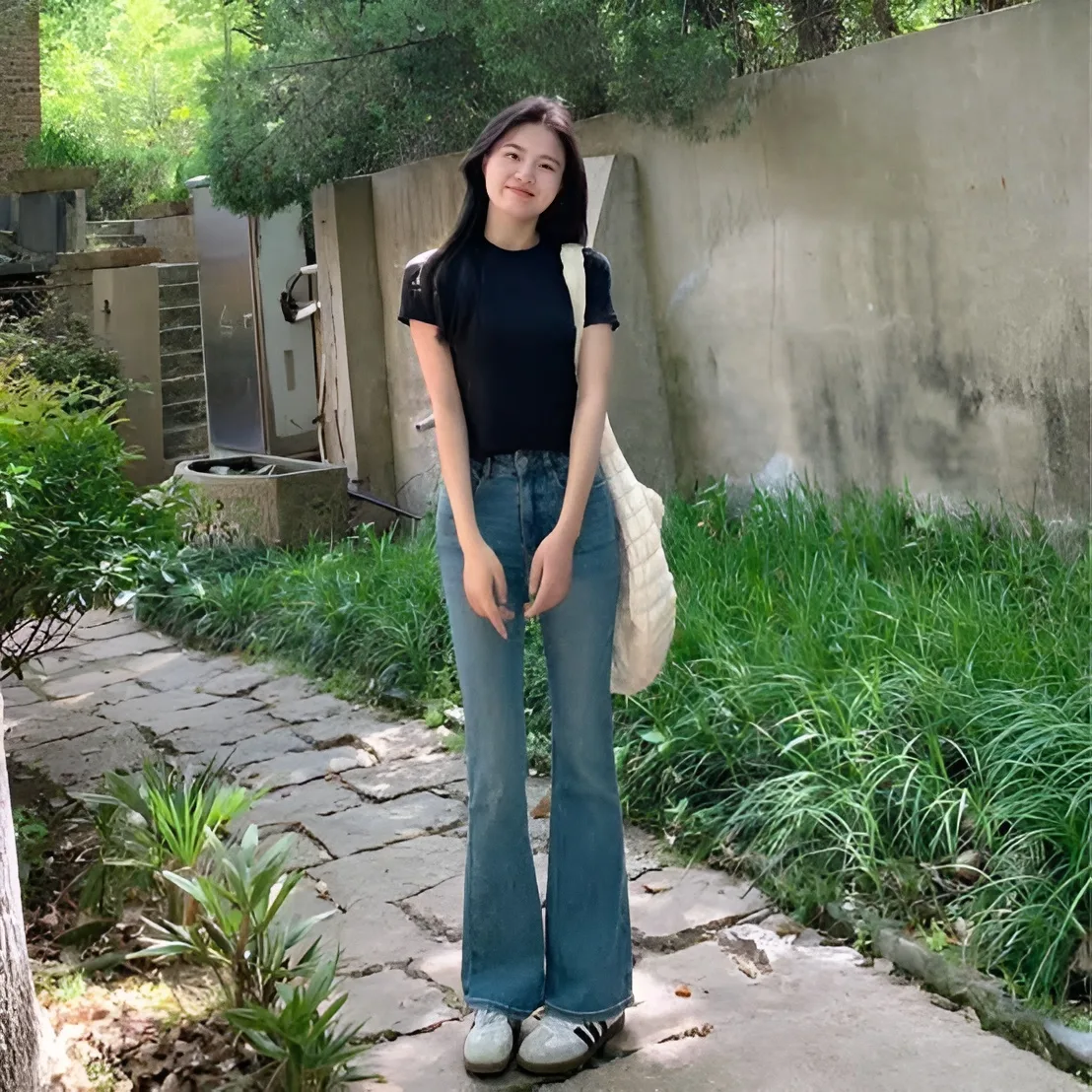 플레어 팬츠가 여전히 스트리트 패션 트렌드를 선도할까?