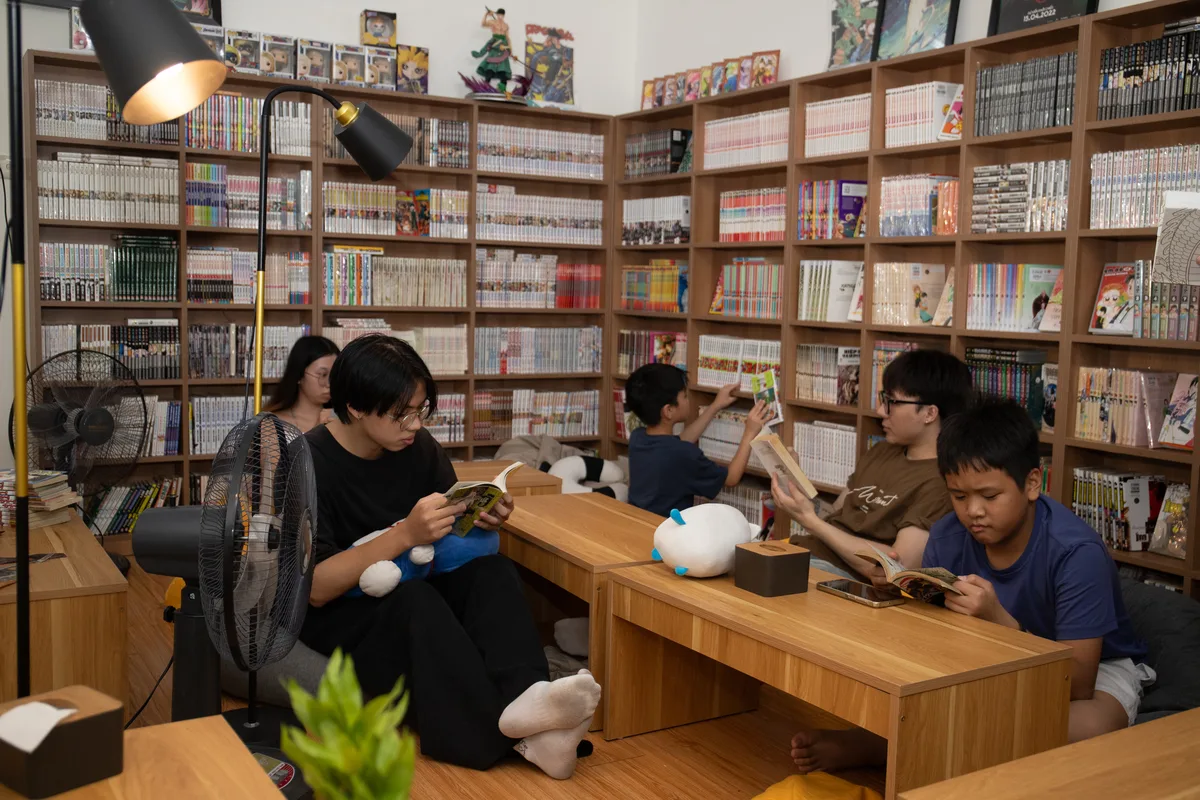 하노이 구 공동주택단지 속 어린 시절 만화방