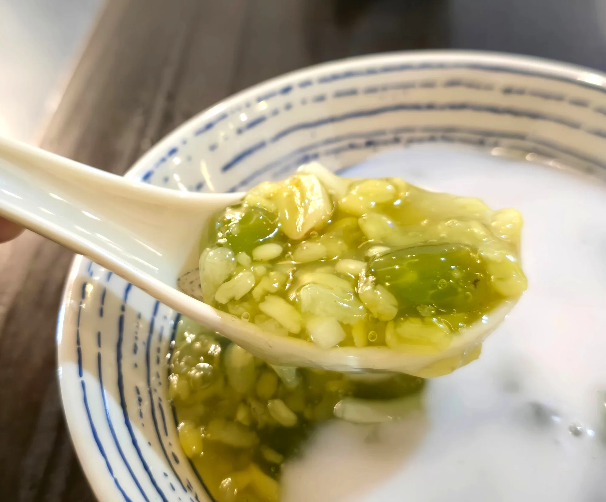 떤찌에우 자몽 체, 특이한 쌀눈 맛과 쓴맛 없는 자몽껍질 비결