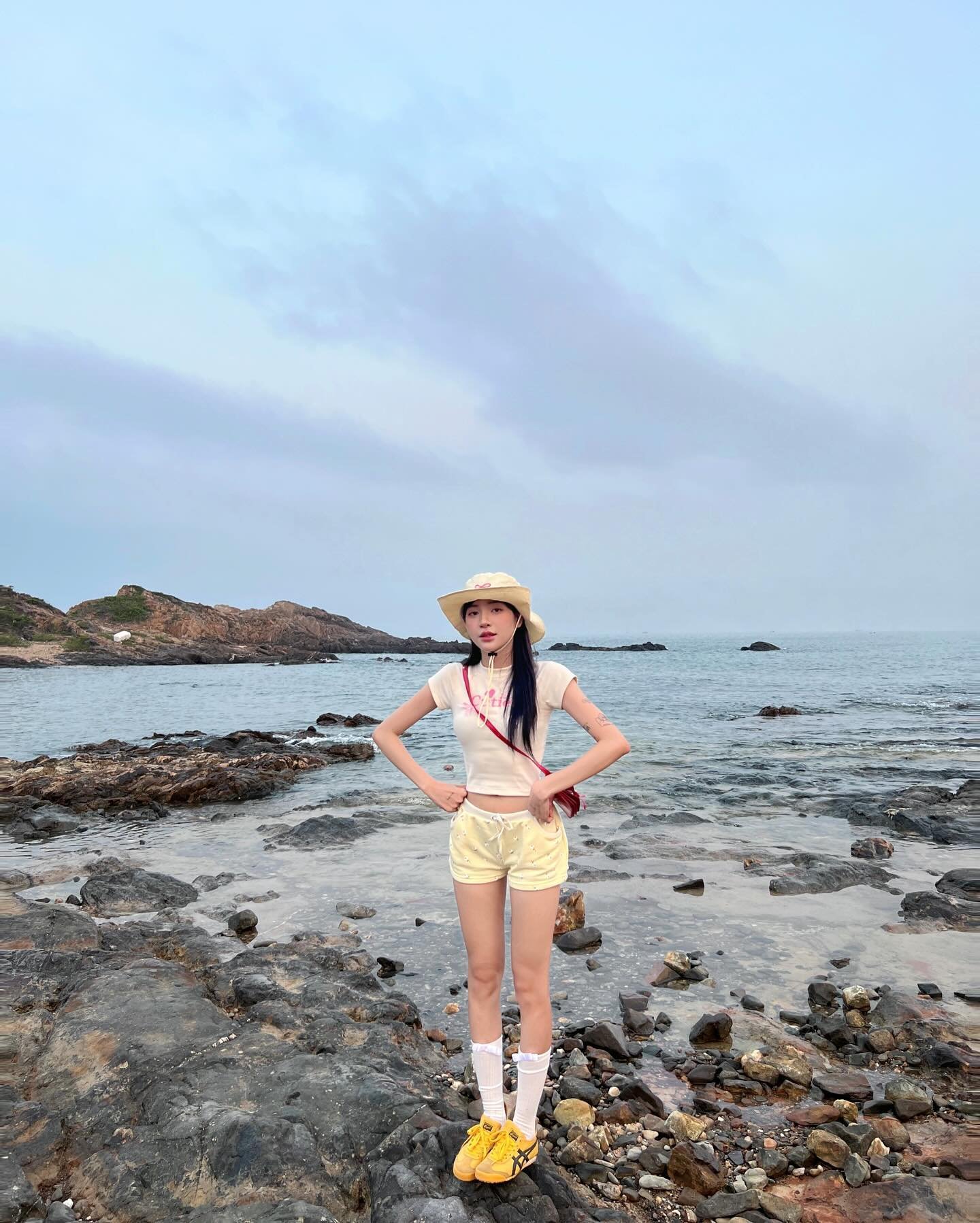 하이삭스 한 켤레로 거리 패션이 즉시 화사해진다