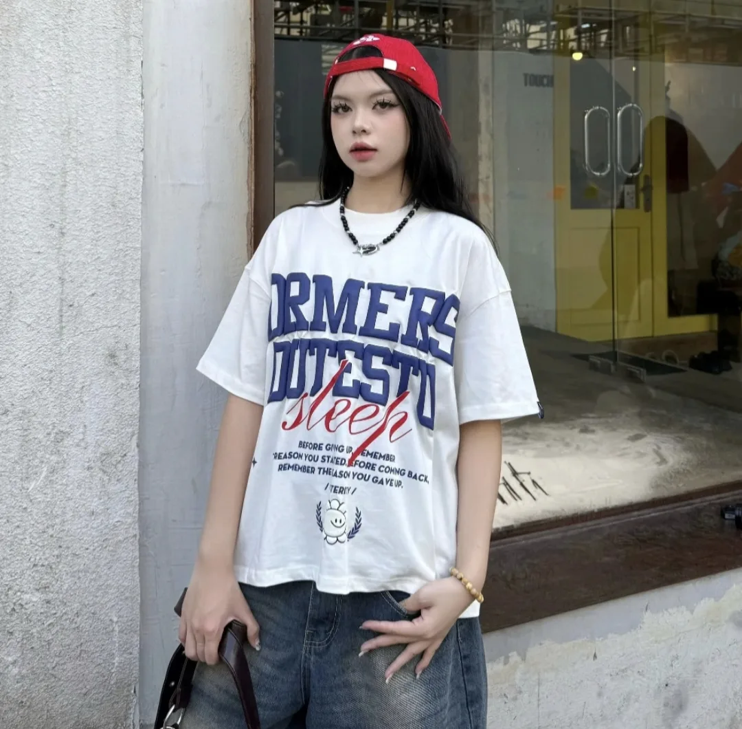 미니멀한 티셔츠, 멋을 아는 이들의 마음을 사로잡다