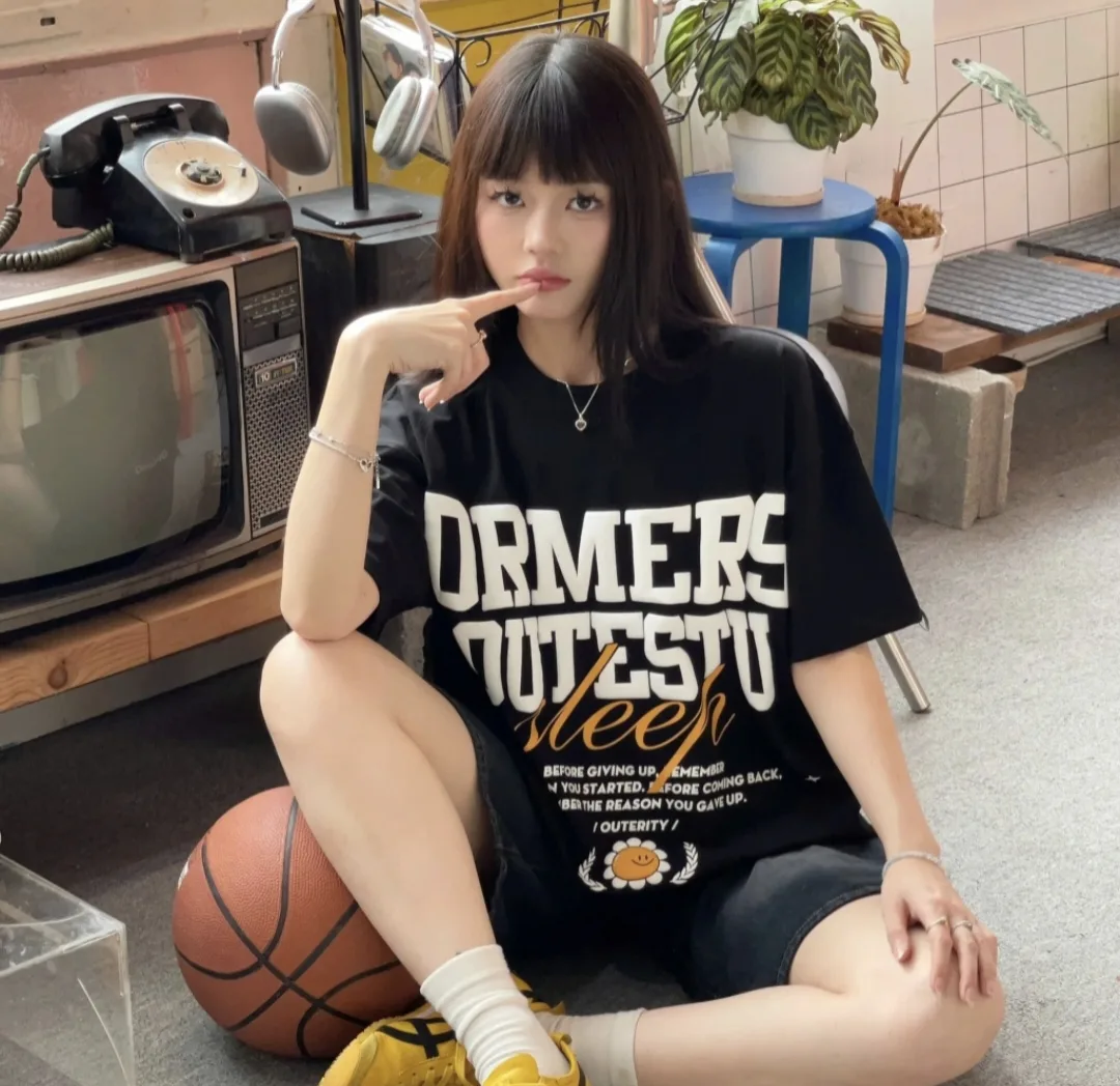 미니멀한 티셔츠, 멋을 아는 이들의 마음을 사로잡다