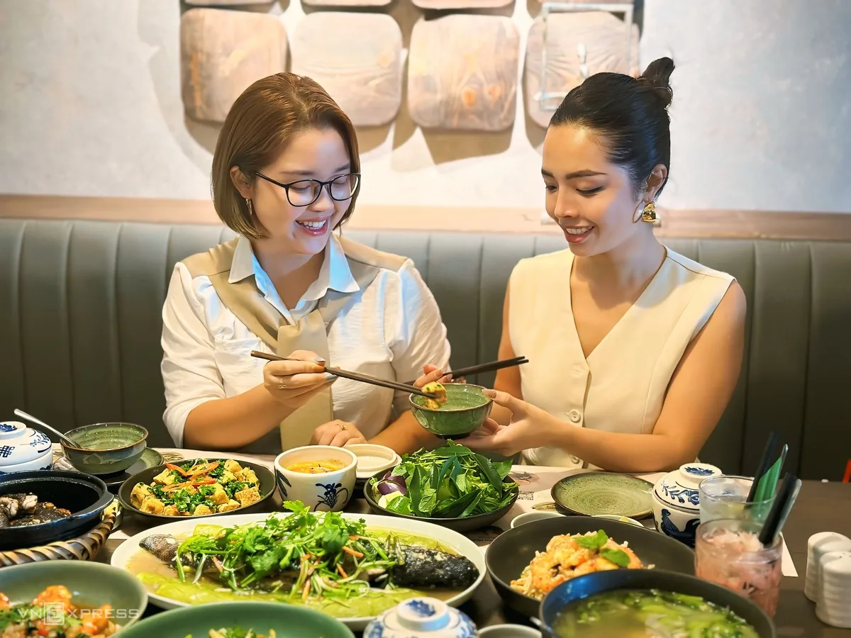 어머니 손맛 담은 100여 가지 요리로 미쉐린 인정받은 하노이 식당