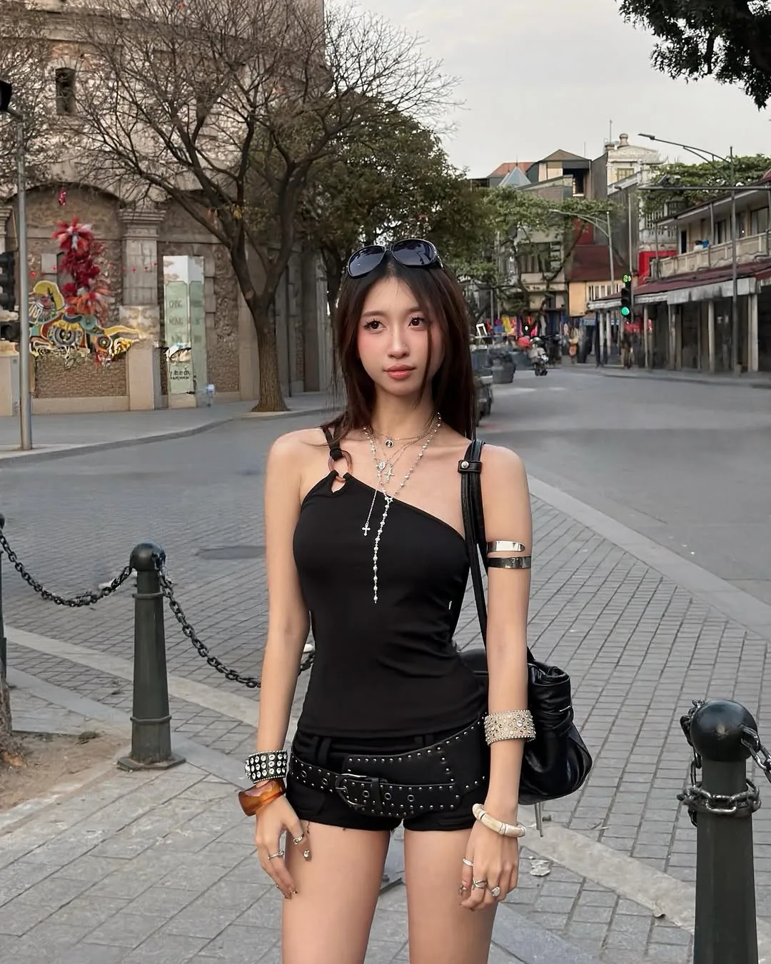 얼굴은 갸름하게, 분위기는 세련되게… 놓칠 수 없는 여름 선글라스