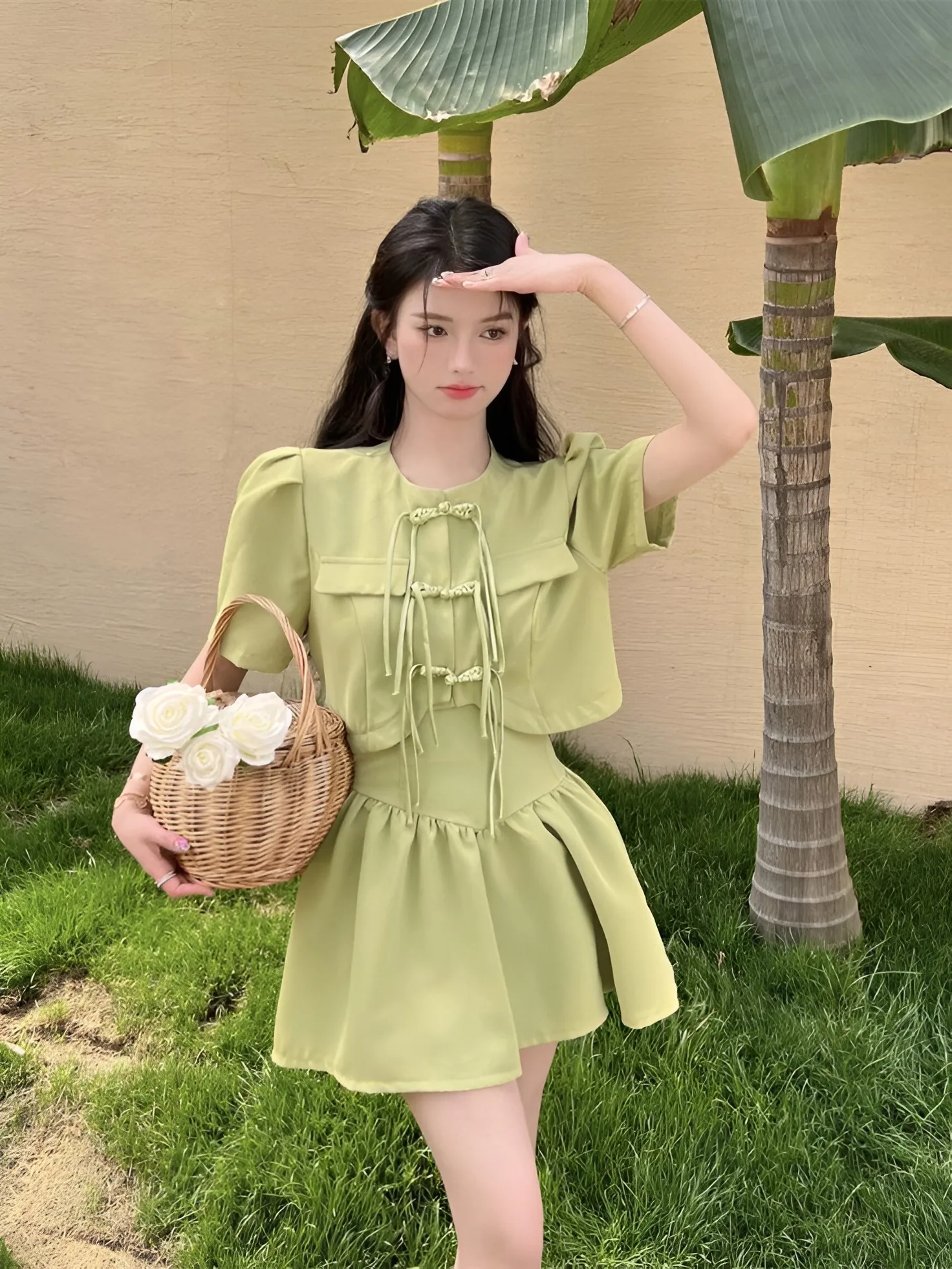 흰 피부를 돋보이게 하는 산뜻한 버터 그린 스타일