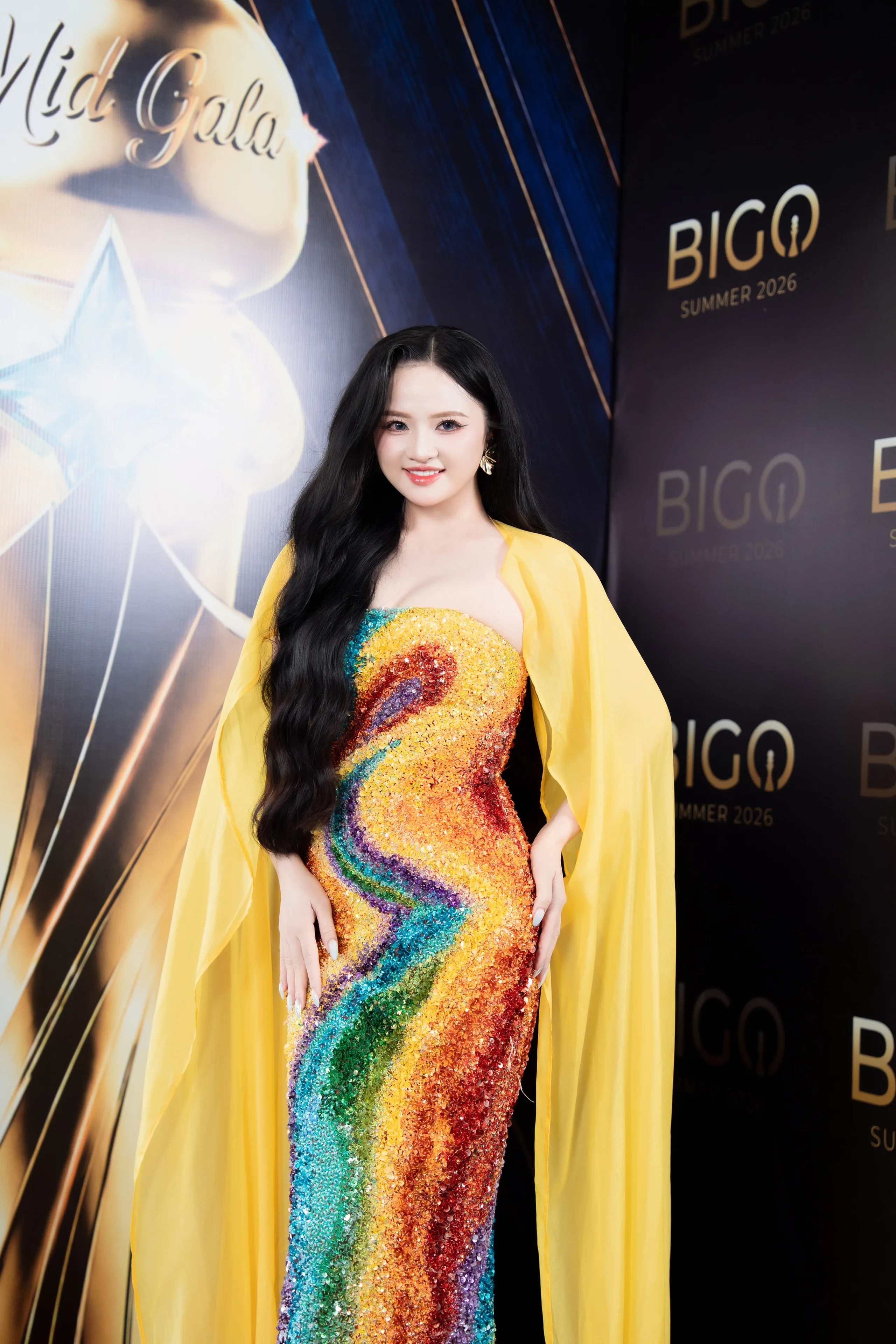 화려한 이브닝 드레스로 ‘파티의 여왕’으로 변신