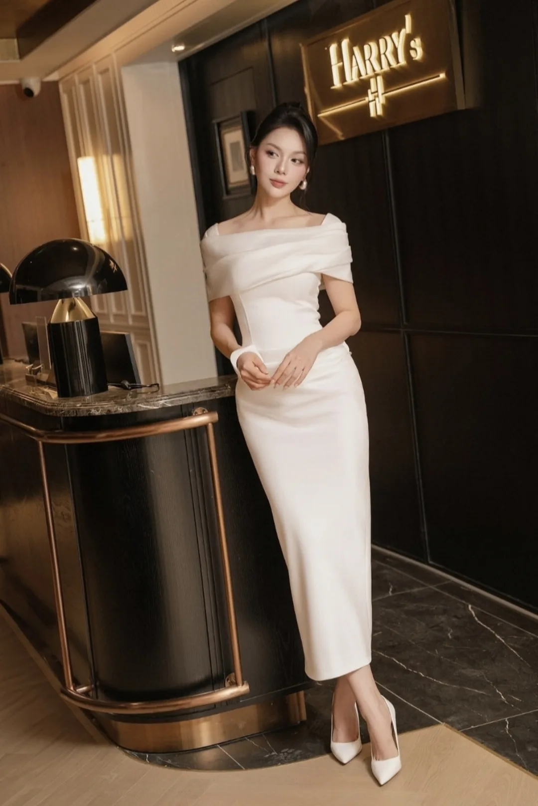 바디 핏 드레스로 우아하고 매혹적인 몸매 완벽 연출