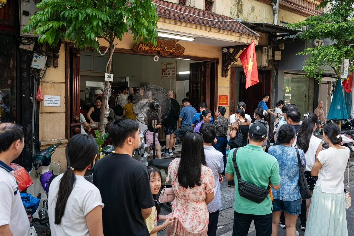 9·2 명절, 하노이 쌀국수 먹으려 줄서기