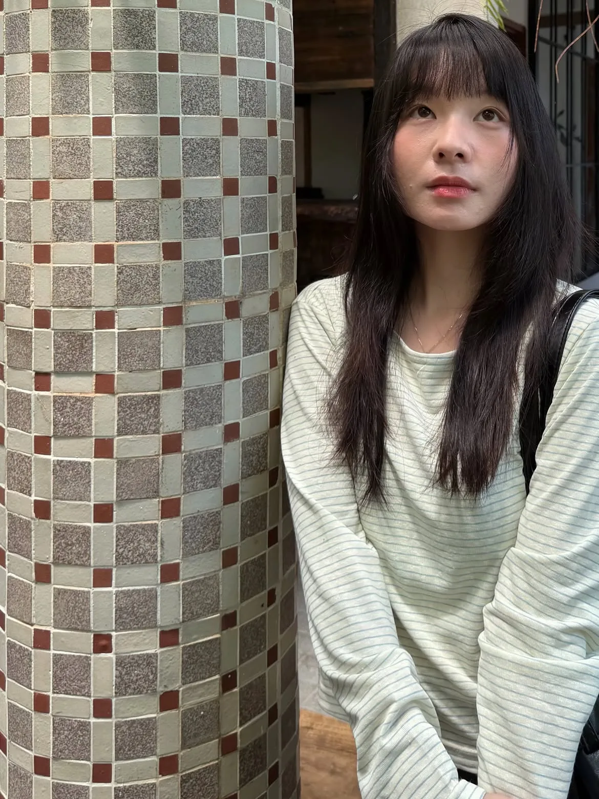 긴팔 티셔츠로 가을 스트리트 패션 옷장 새롭게 하기