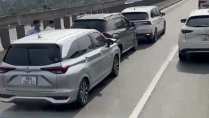 호치민-롱탄 고속도로에서 차량 3대 연쇄추돌, 4km 정체