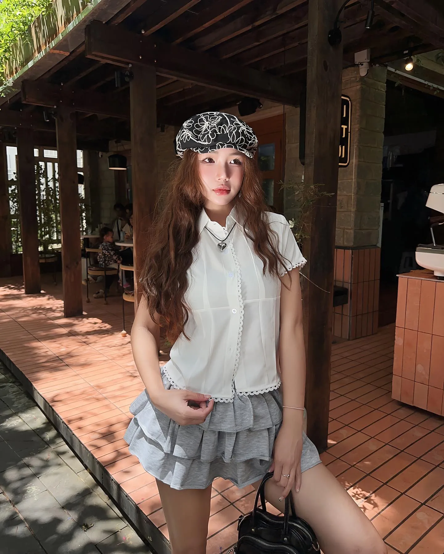 세련된 뉴스보이 캡, 먼 여행에 품격을 더하다