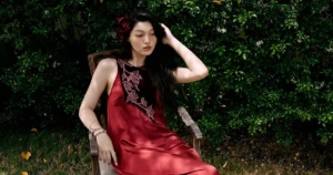 버건디 레드, 2026 가을겨울 옷장의 새로운 스타