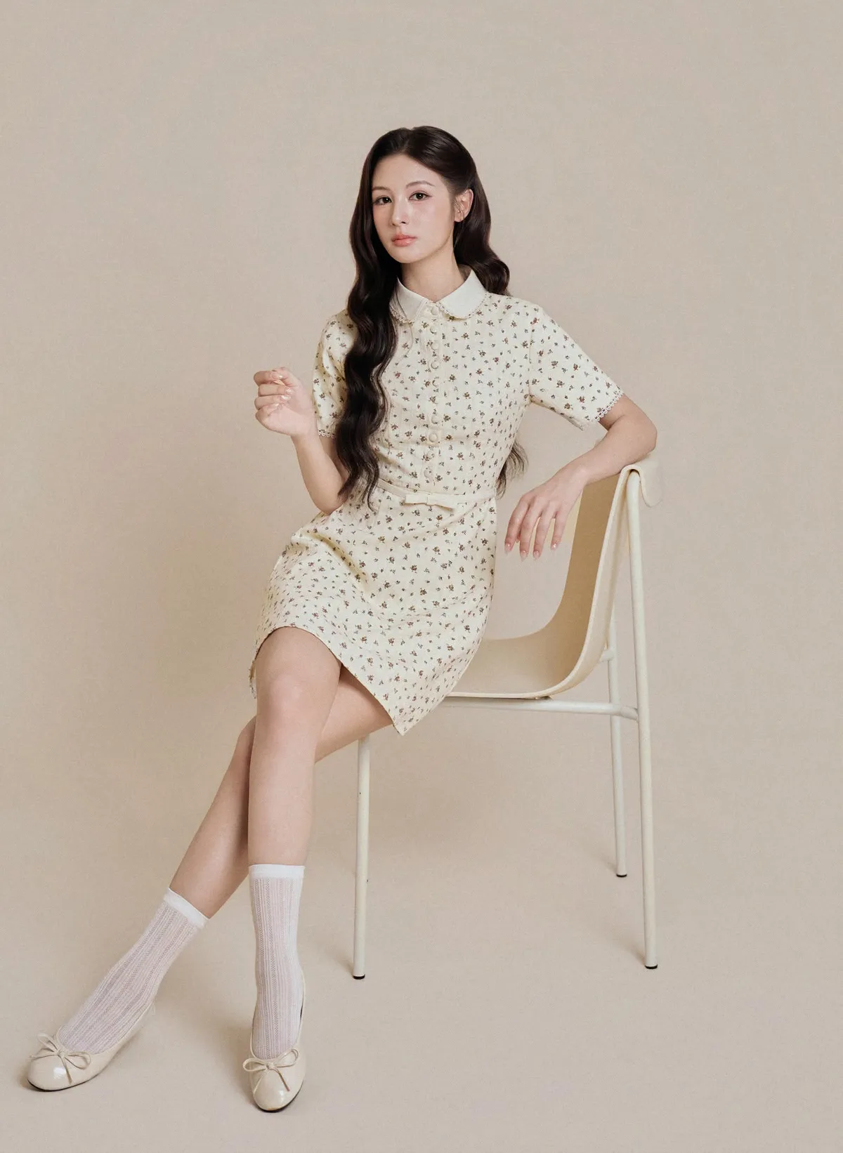 셔츠 원피스, 가을엔 러플·레이스 칼라로…레이어드 위해 디테일 줄여
