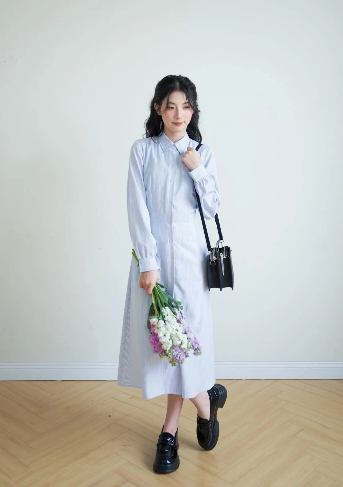 셔츠 원피스, 가을엔 러플·레이스 칼라로…레이어드 위해 디테일 줄여