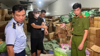 한국·일본산 사칭 과자 19.3톤 적발…하노이 업체 대표 기소
