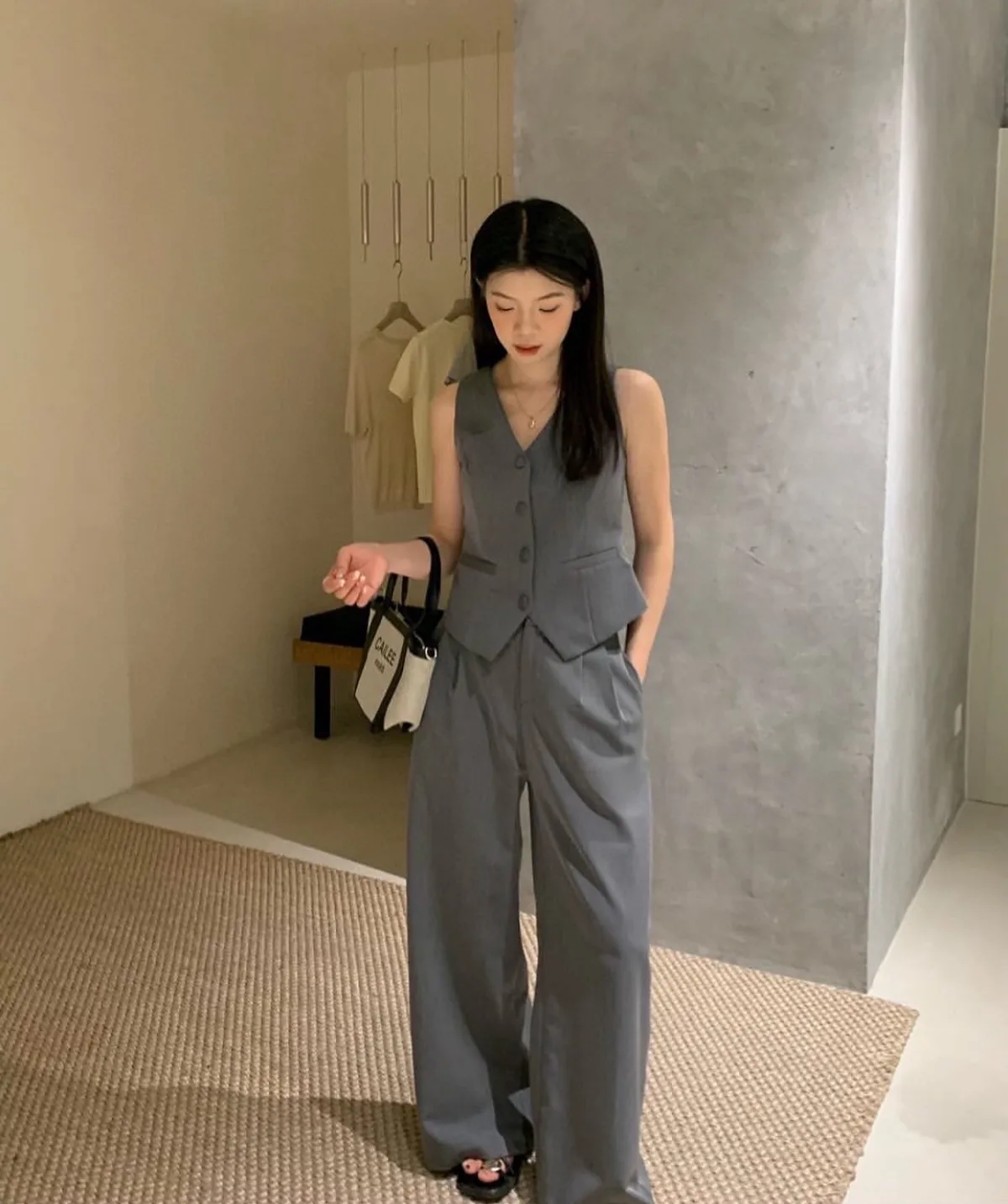 와이드 팬츠, 블랙 하나로 캐미솔부터 블레이저까지 매치 가능