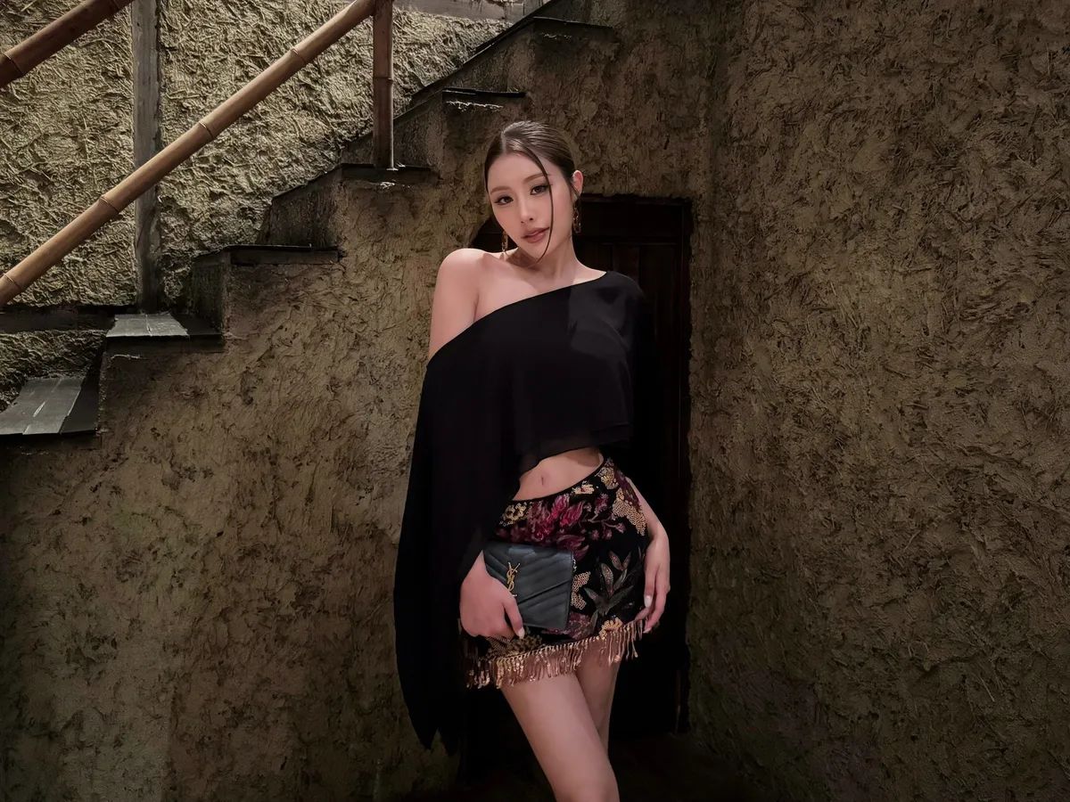 추상 패턴 상의로 시선 집중…전신 코디보다 자유롭고 유연