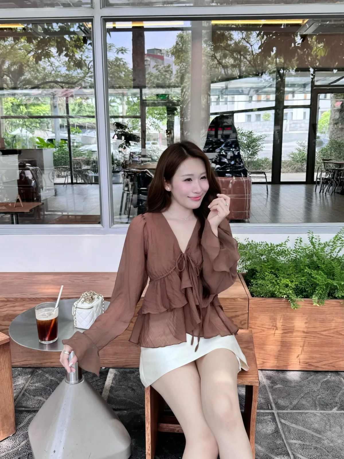 브라운 컬러, 레트로부터 Y2K까지…가을 스타일 전방위 활용