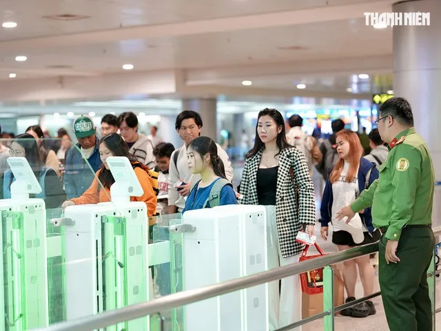 떤선녓 공항 자동 게이트 10개로 확대…입국 심사 30~45초로 단축